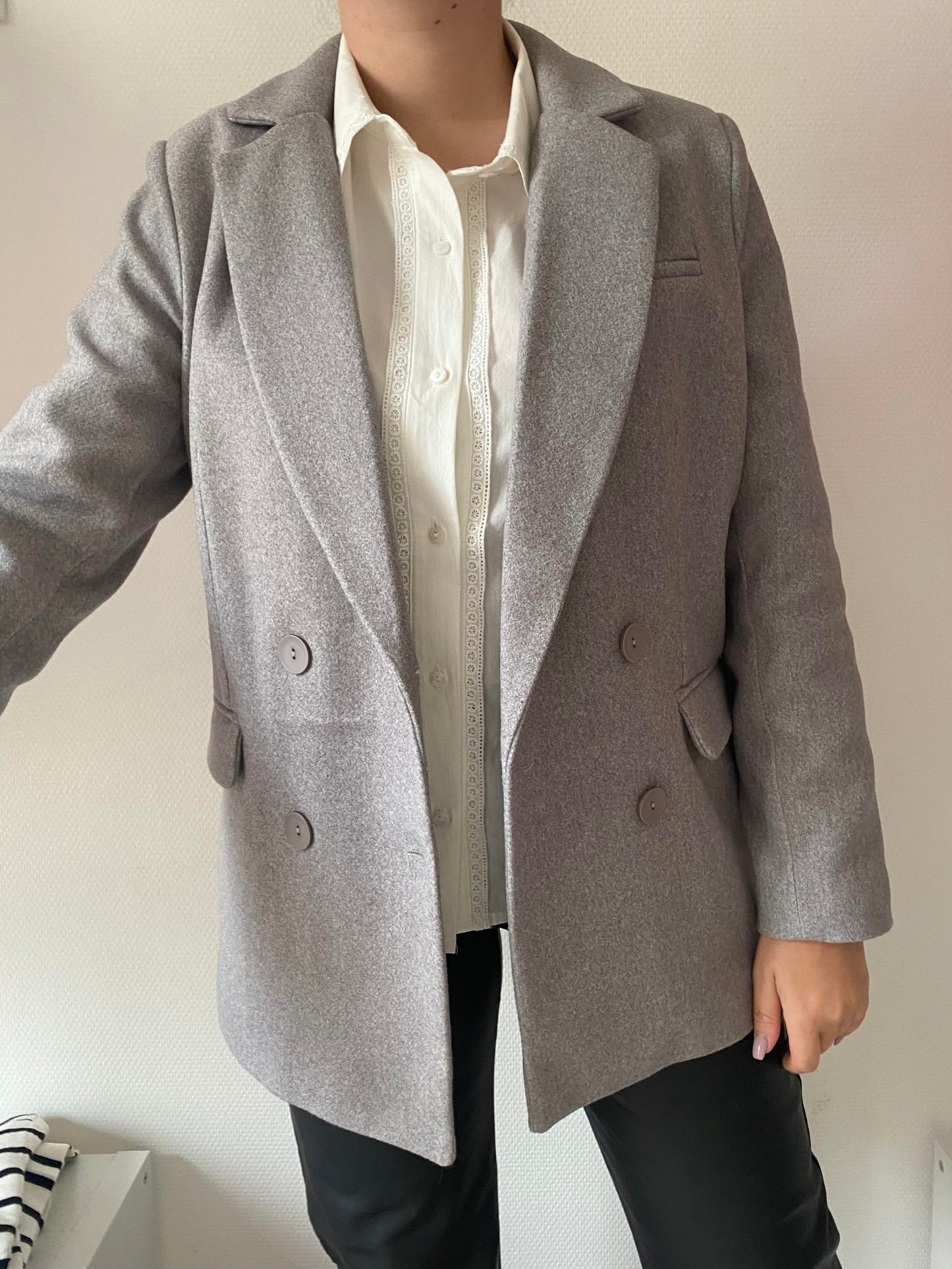 VESTE GRISE A DOUBLE BOUTONNAGE