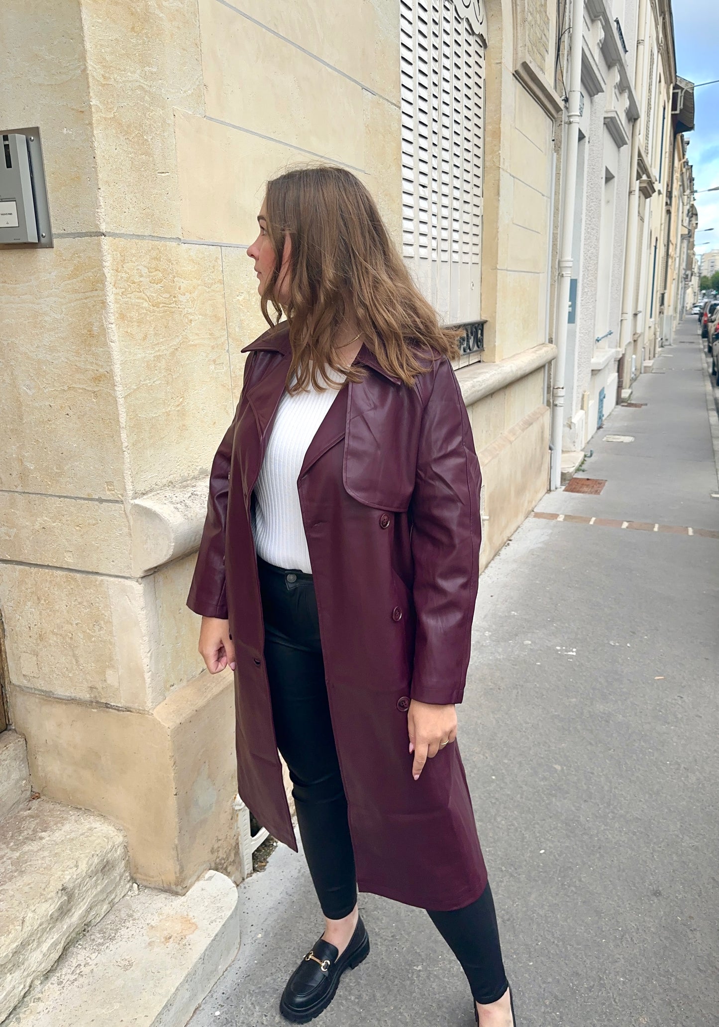 TRENCH EN SIMILI CUIR - BORDEAUX